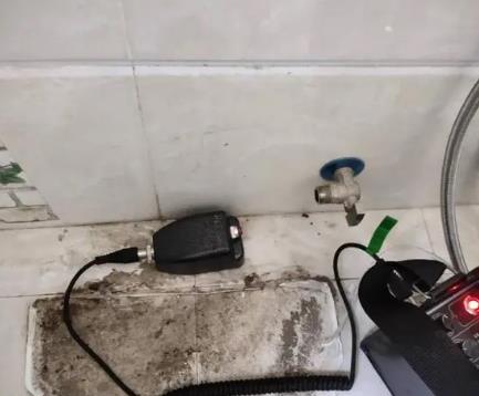 萨嘎屋顶漏水维修公司分享下卫生间漏水的危害及解决方法